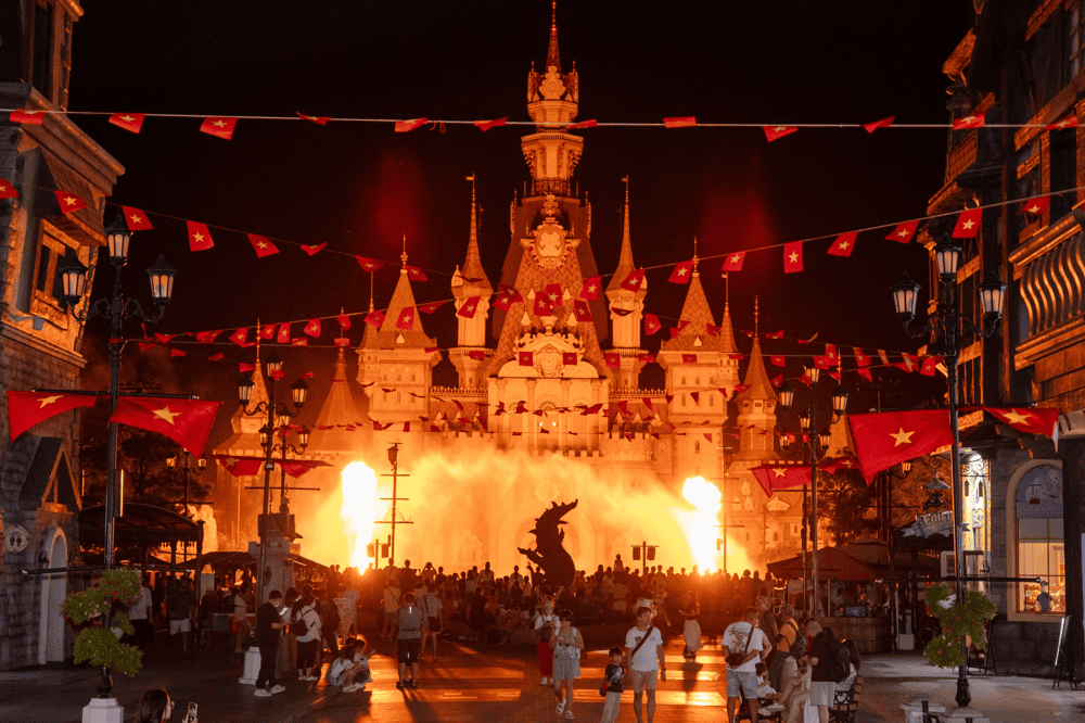 VinWonders Phu Quoc spans over 170 hectares, making it one of Southeast Asia's largest theme parks with thrilling rides, water attractions, and entertainment zones (Source: VinWonders Phú Quốc)